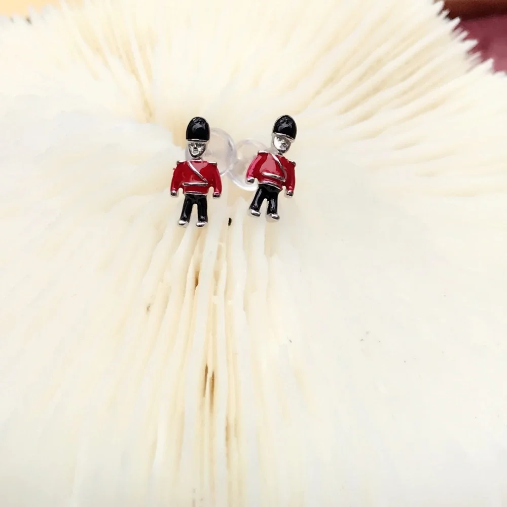 - New S925 British Nutcracker stud earrings - Picture 4 of 6